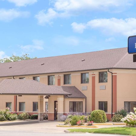 Baymont By Wyndham Waterloo Exterior foto