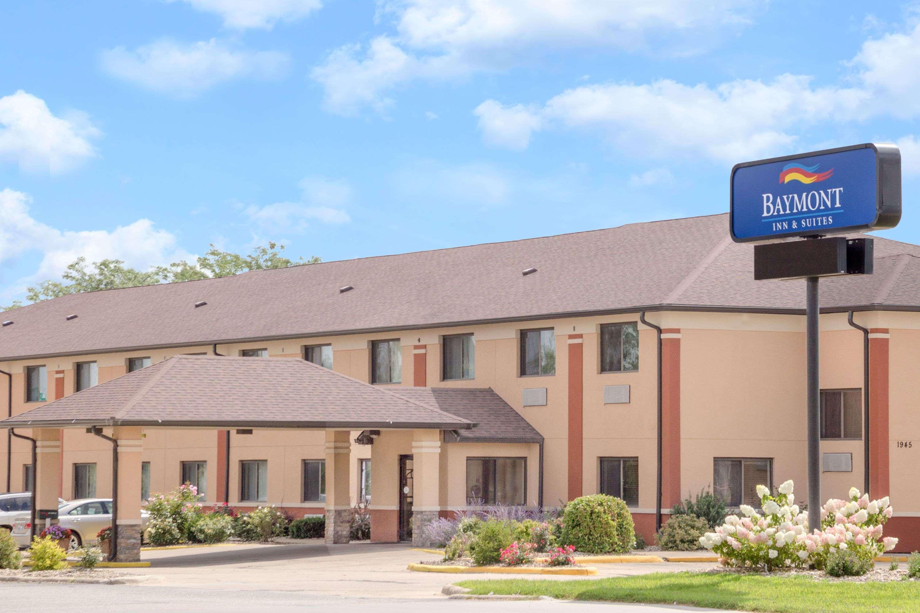Baymont By Wyndham Waterloo Exterior foto