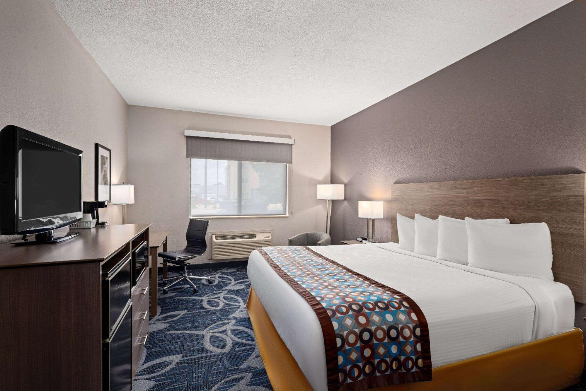 Baymont By Wyndham Waterloo Exterior foto