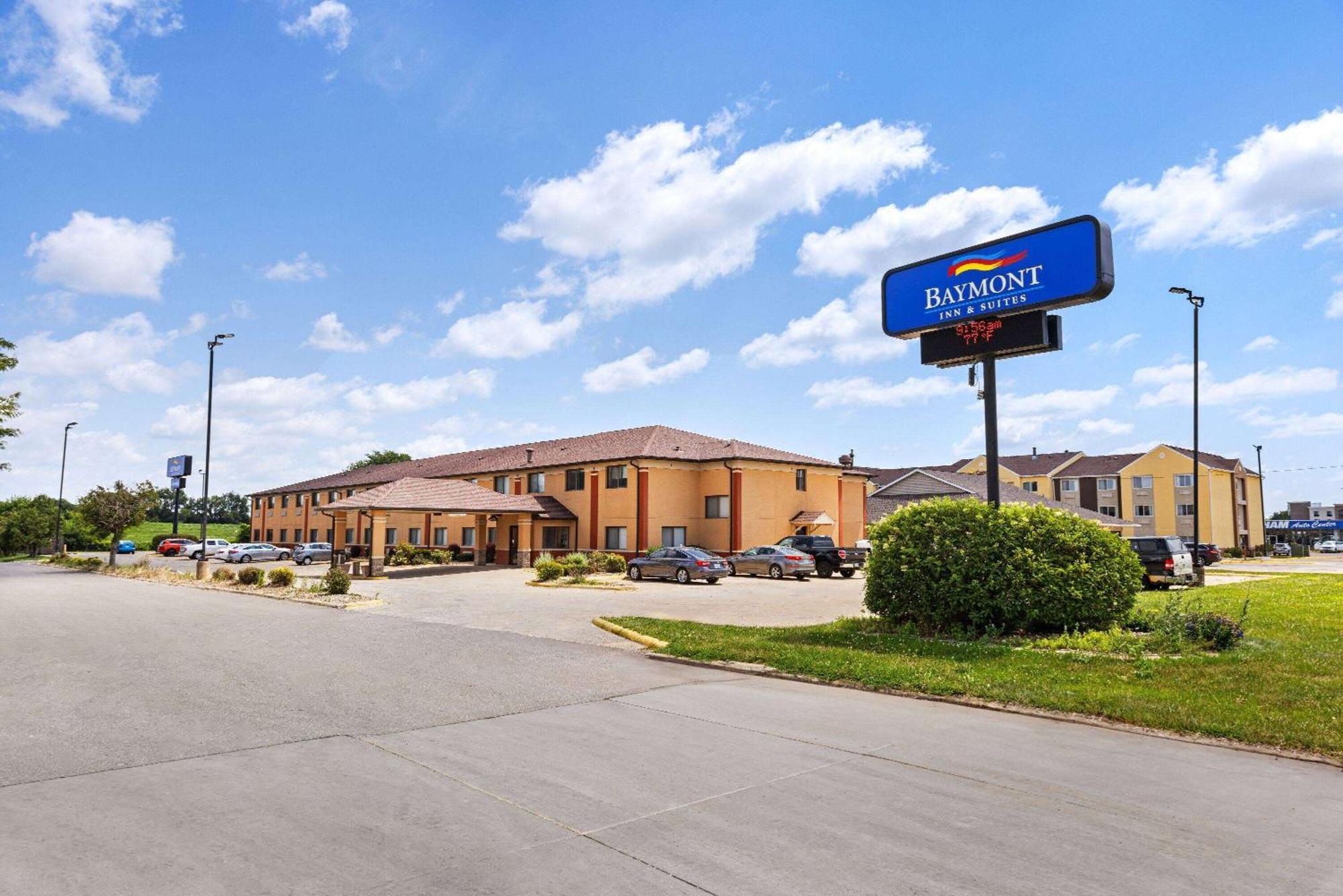 Baymont By Wyndham Waterloo Exterior foto